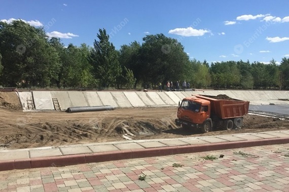 Подготовка основания водоема для укладки бентоматов
